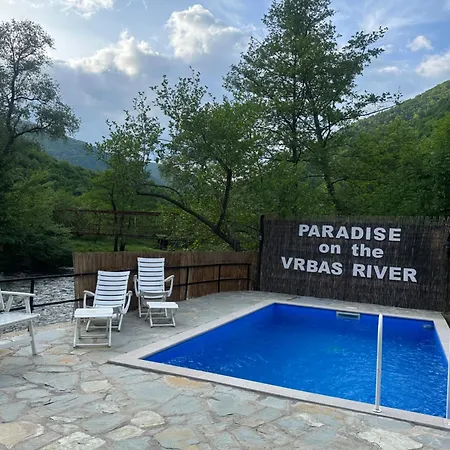 Paradise On The Vrbas River アパート